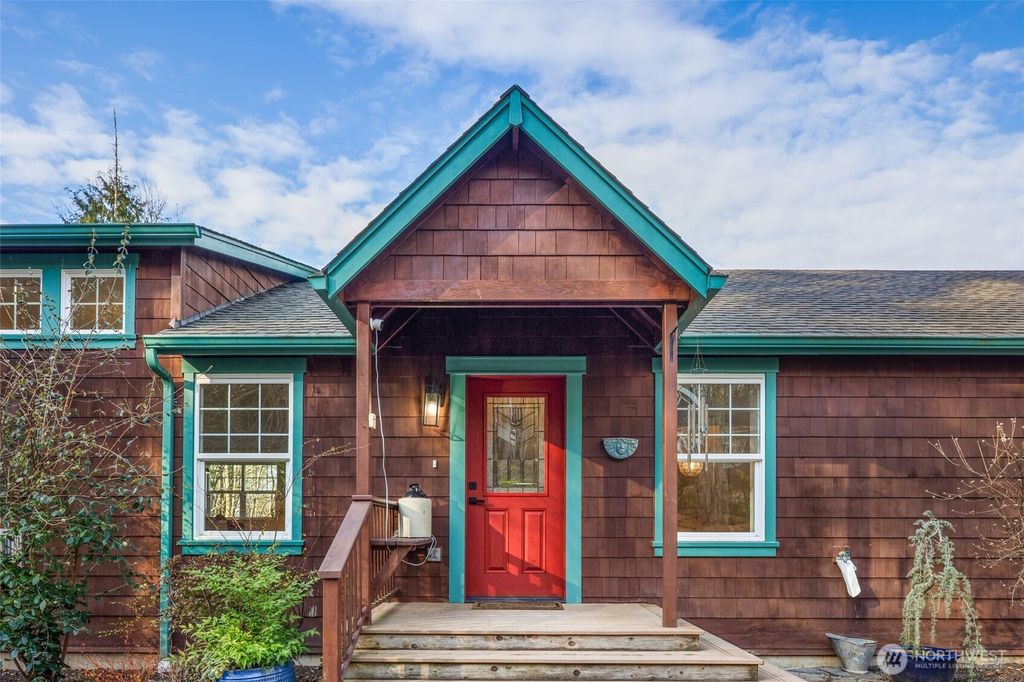 Photo of 7440 S Eagle Glen Lane Ln, Clinton, WA 98236 (MLS # 2485788)