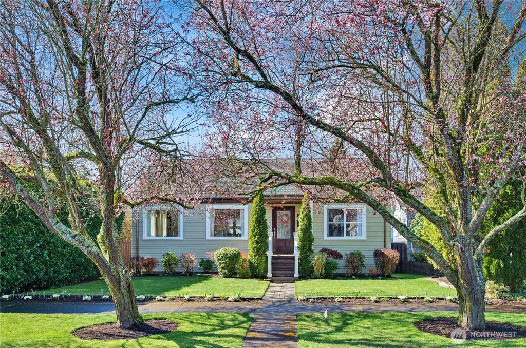Photo of 1118 Hoyt Avenue, Everett, WA 98201 (MLS # 2338553)