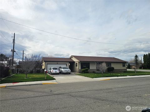 Photo of 903 6th Avenue SE, Quincy, WA 98848 (MLS # 2497639)