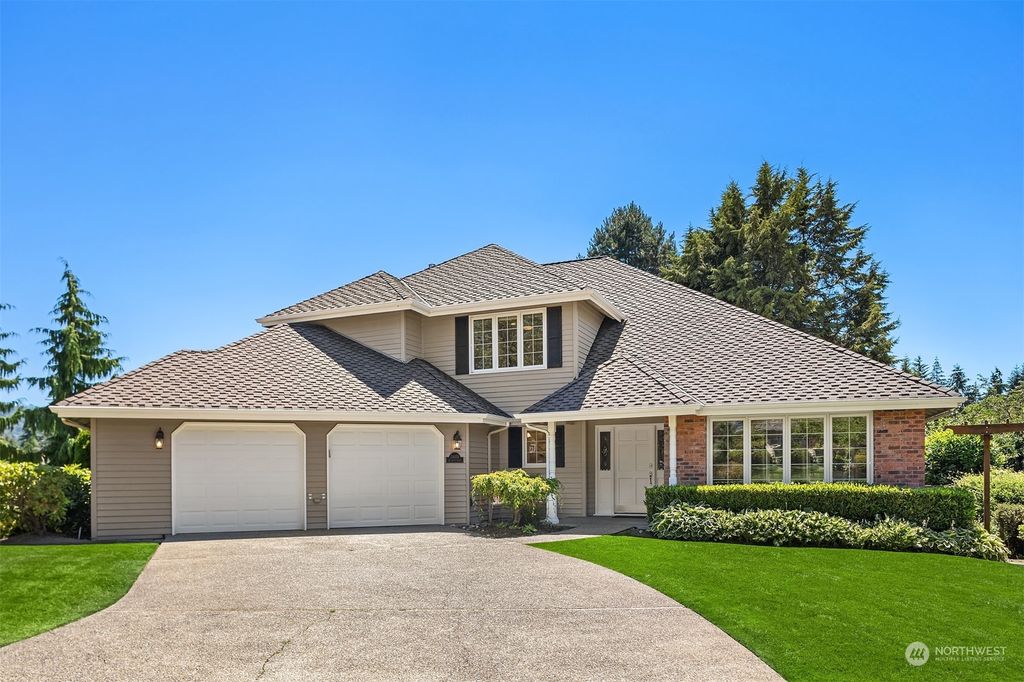 Photo of 24459 SE 44th Place, Sammamish, WA 98029 (MLS # 2263067)