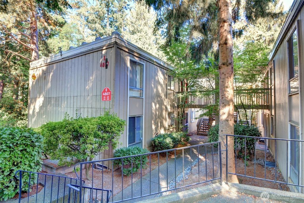 Photo of 4807 180th Street SW #E105, Lynnwood, WA 98037 (MLS # 2479739)