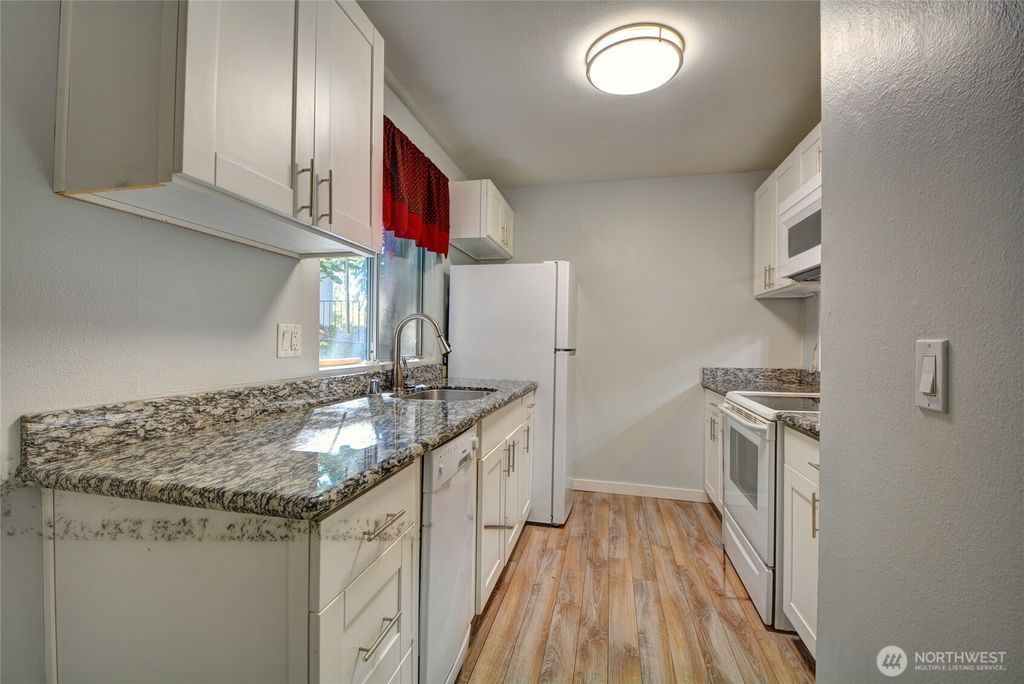 Photo of 4807 180th Street SW #E105, Lynnwood, WA 98037 (MLS # 2479739)