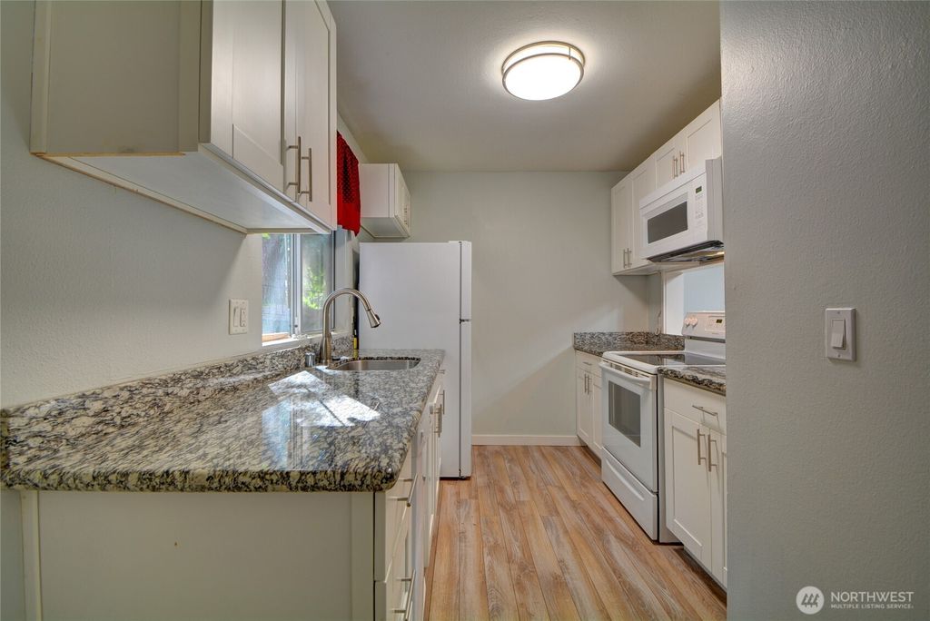 Photo of 4807 180th Street SW #E105, Lynnwood, WA 98037 (MLS # 2479739)