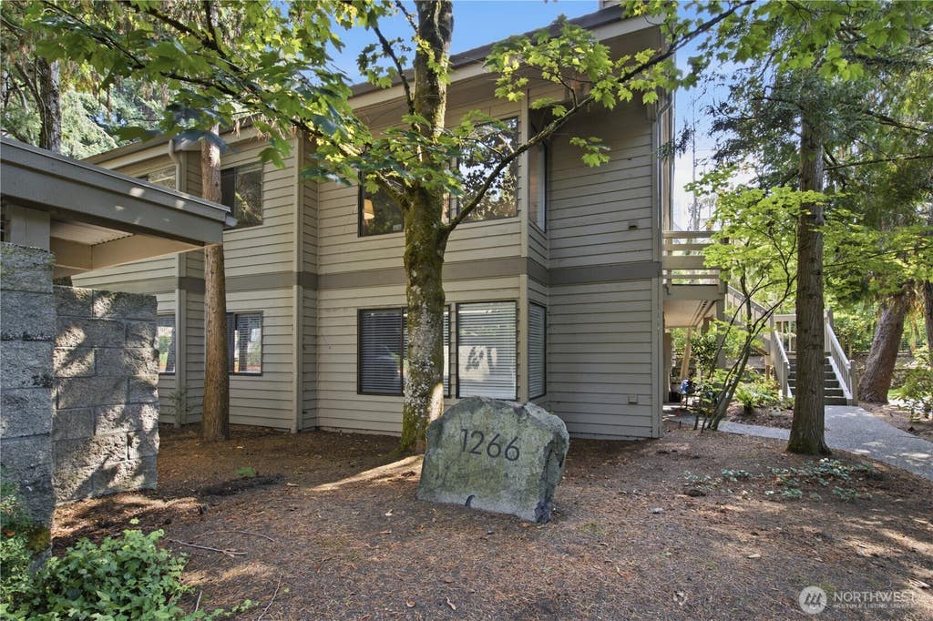 Photo of 1266 Bellevue Way #4, Bellevue, WA 98004 (MLS # 2574108)