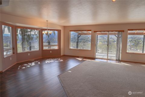 A home in Grand Coulee