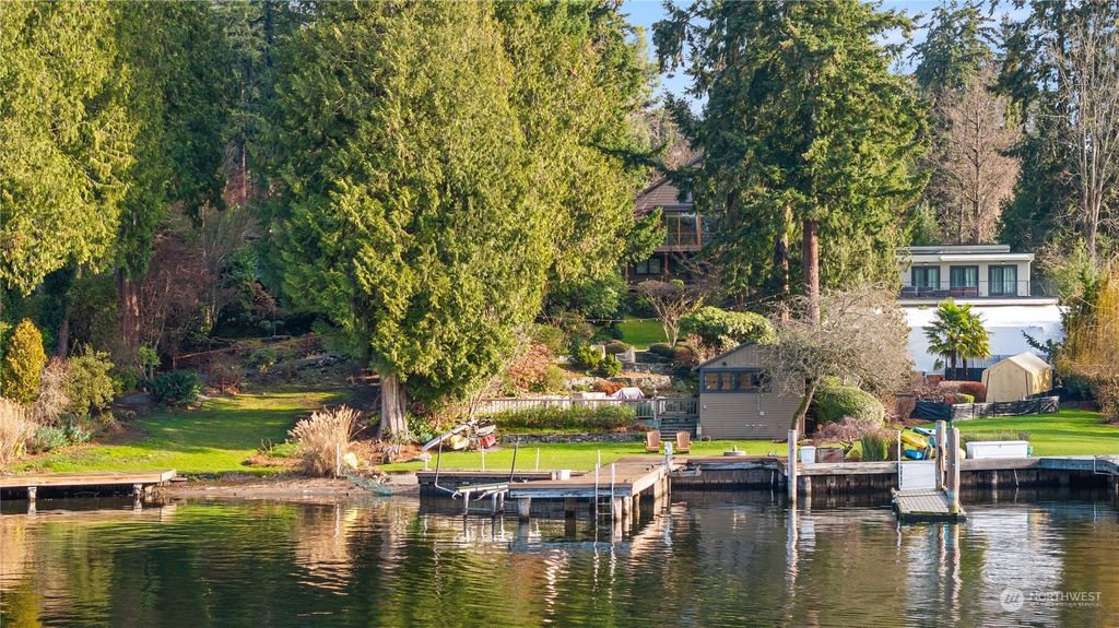 Photo of 3261 Hunts Point Road, Hunts Point, WA 98004 (MLS # 2323583)