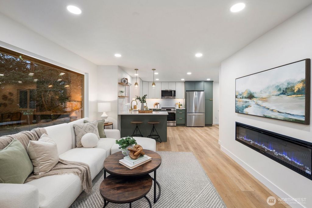 Photo of 104 NE 85th Street, Seattle, WA 98115 (MLS # 2464947)