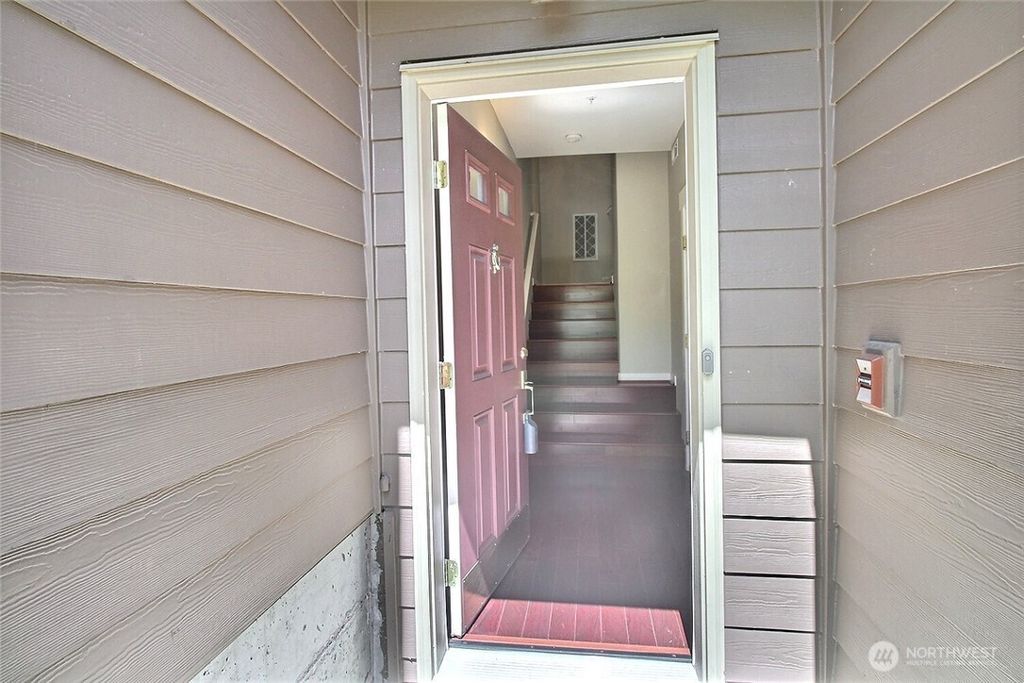 Photo of 23300 SE Black Nugget Road #H2, Issaquah, WA 98029 (MLS # 2493105)