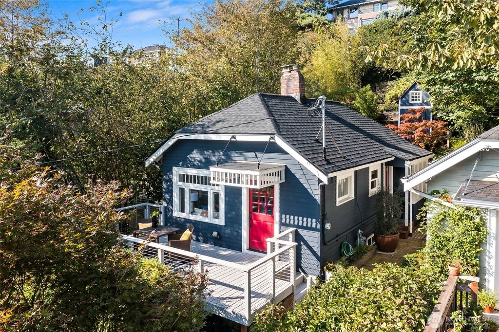 Photo of 1611 Taylor Avenue N, Seattle, WA 98109 (MLS # 2436584)