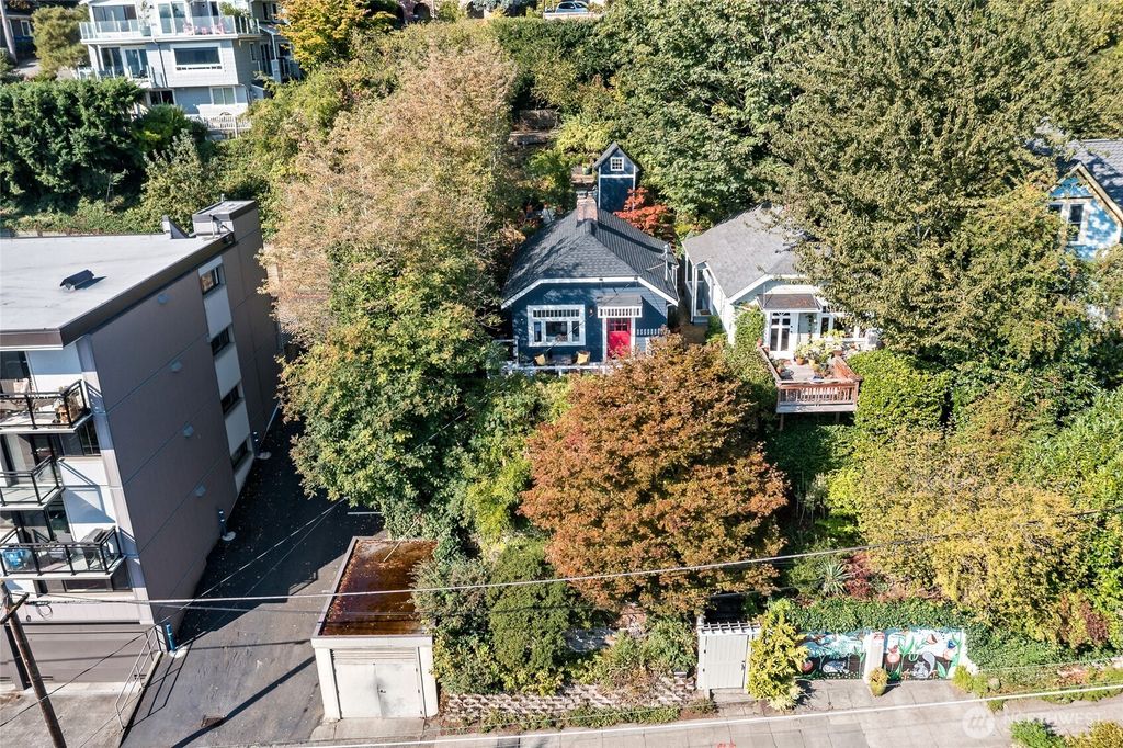 Photo of 1611 Taylor Avenue N, Seattle, WA 98109 (MLS # 2436584)
