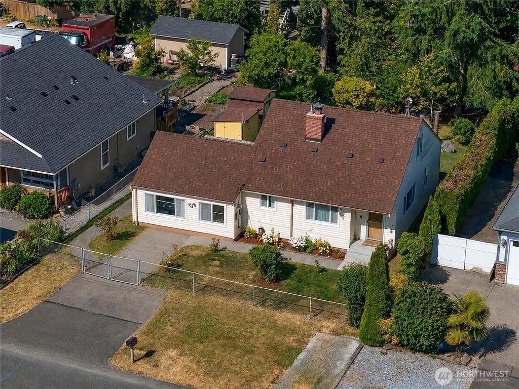 Photo of 25033 20th Avenue S, Des Moines, WA 98198 (MLS # 2527091)