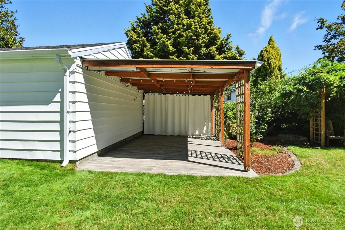 Burien, Washington 98166, United States, 2 Bedrooms Bedrooms, ,1 BathroomBathrooms,Residential,Pending,191618