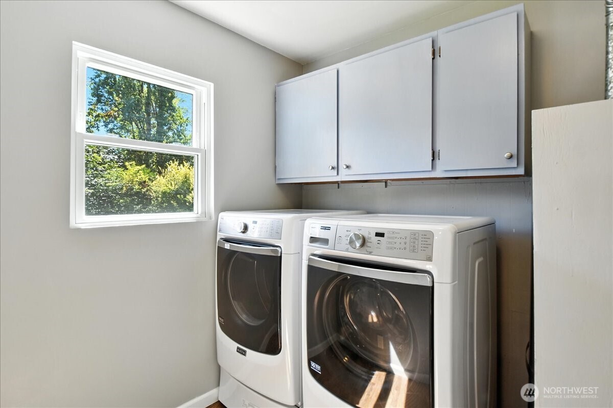 Burien, Washington 98166, United States, 2 Bedrooms Bedrooms, ,1 BathroomBathrooms,Residential,Pending,191618