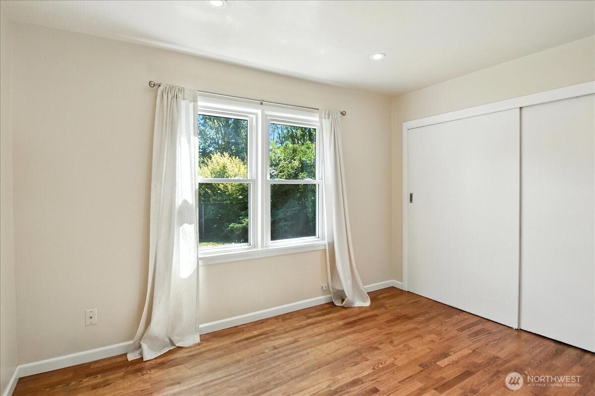 Burien, Washington 98166, United States, 2 Bedrooms Bedrooms, ,1 BathroomBathrooms,Residential,Pending,191618