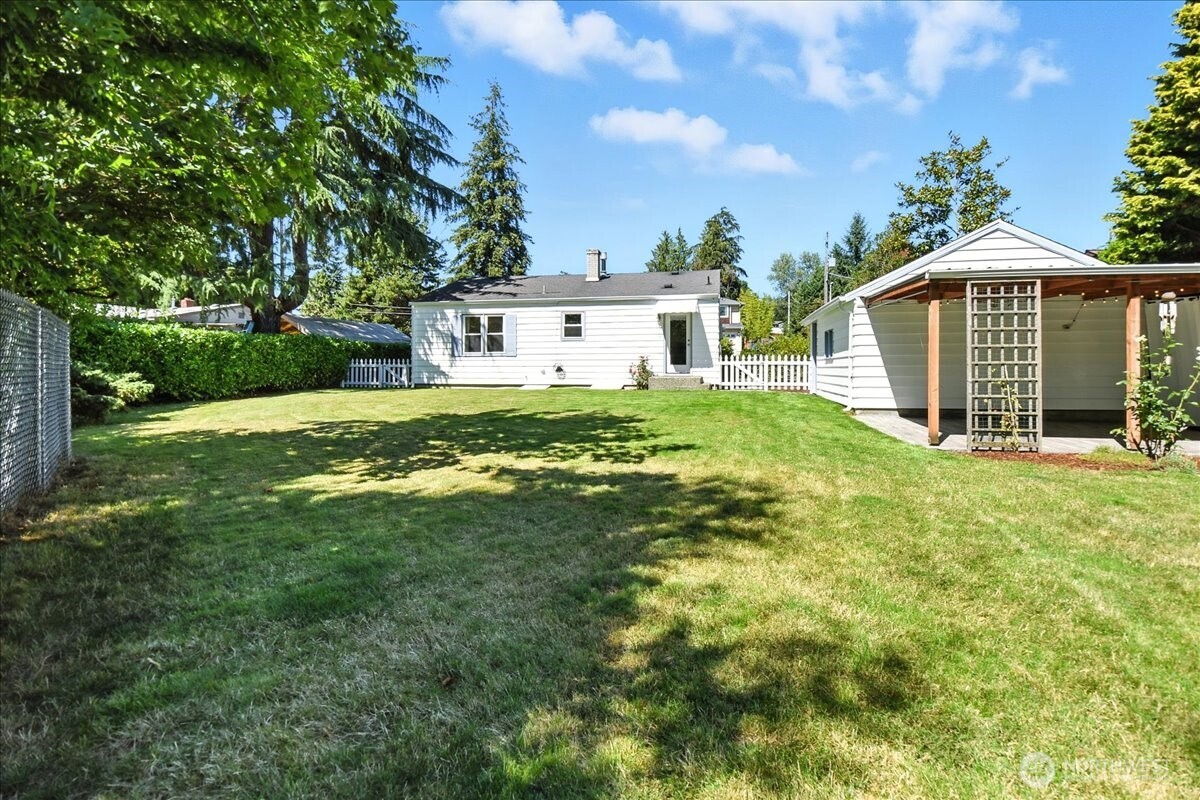 Burien, Washington 98166, United States, 2 Bedrooms Bedrooms, ,1 BathroomBathrooms,Residential,Pending,191618