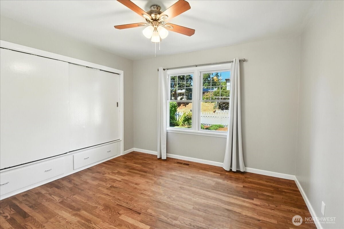 Burien, Washington 98166, United States, 2 Bedrooms Bedrooms, ,1 BathroomBathrooms,Residential,Pending,191618