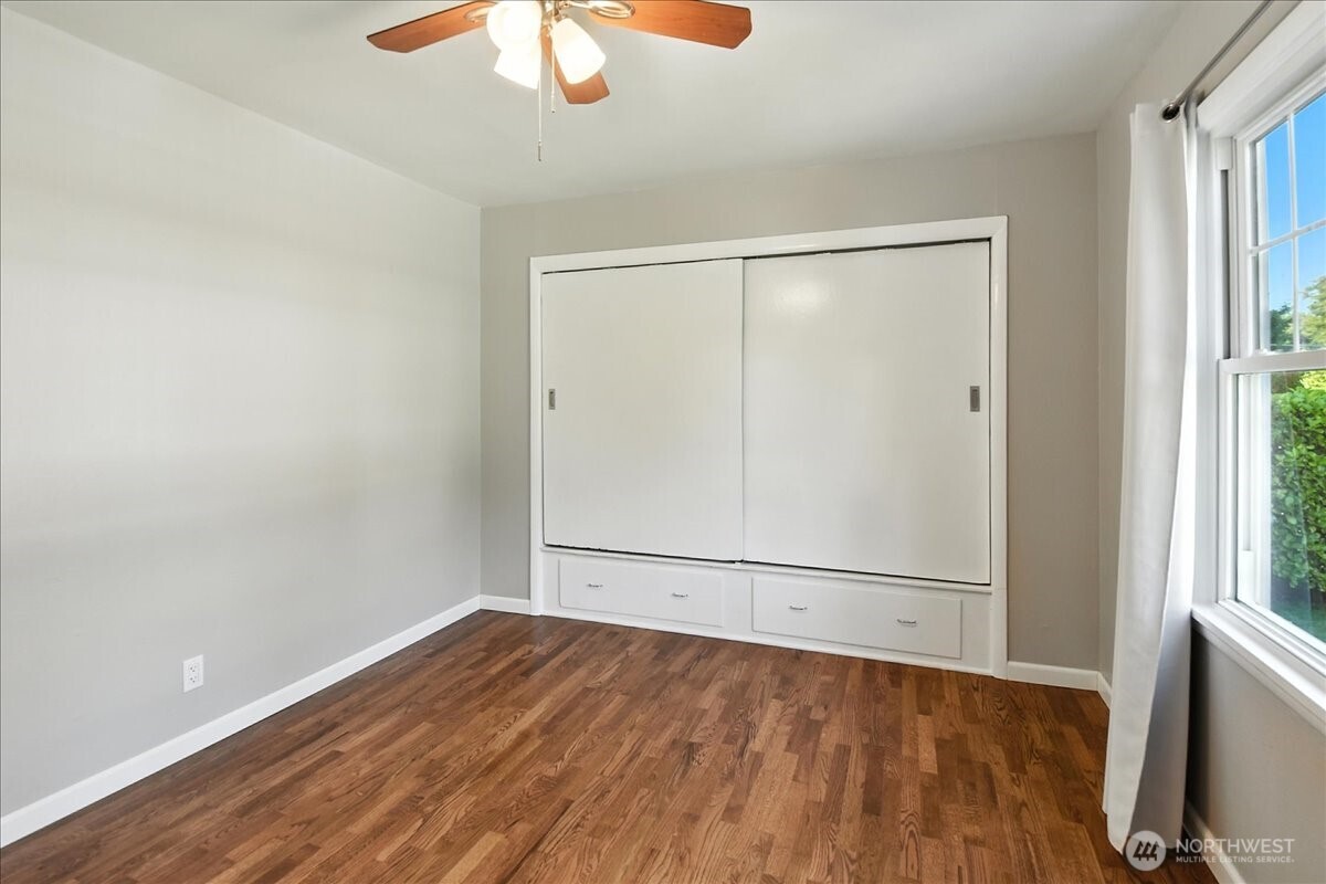 Burien, Washington 98166, United States, 2 Bedrooms Bedrooms, ,1 BathroomBathrooms,Residential,Pending,191618