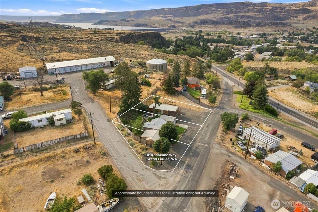 Photo of 810 Spokane Way, Grand Coulee, WA 99133 (MLS # 2569797)
