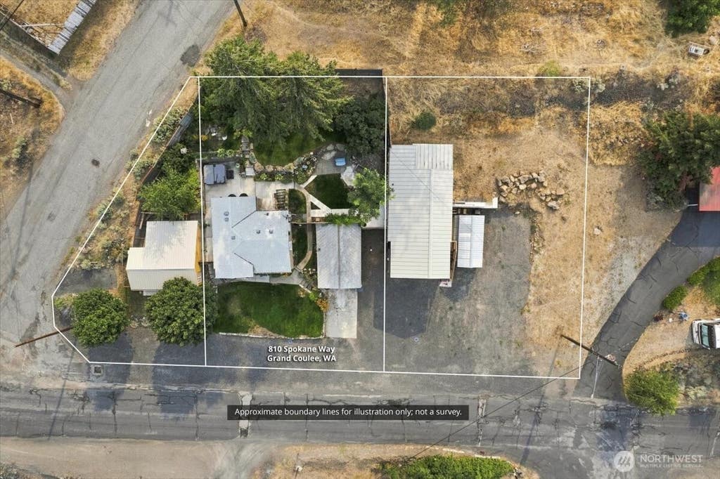 Photo of 810 Spokane Way, Grand Coulee, WA 99133 (MLS # 2569797)