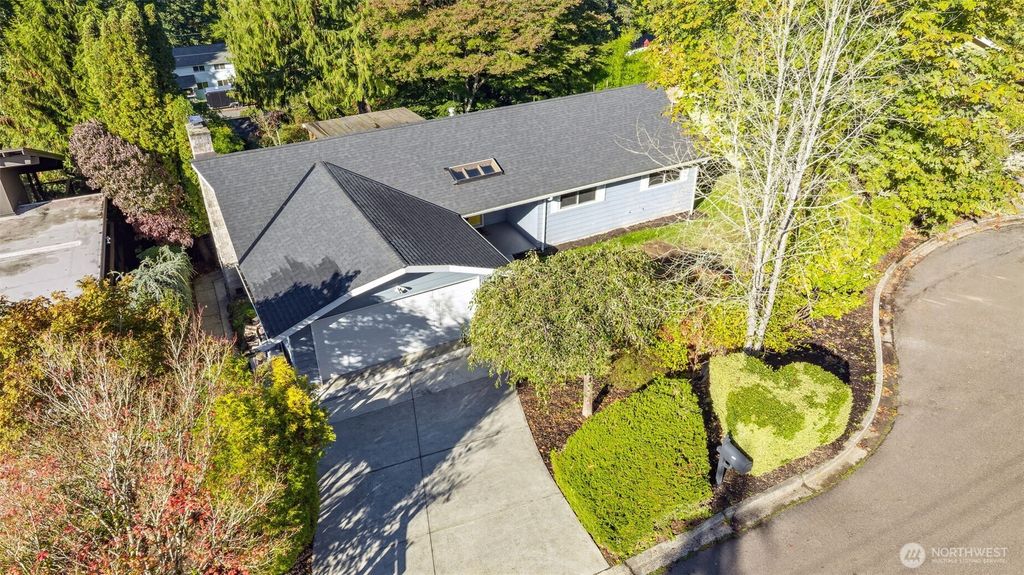 Photo of 18319 83rd Place NE, Kenmore, WA 98028 (MLS # 2453790)