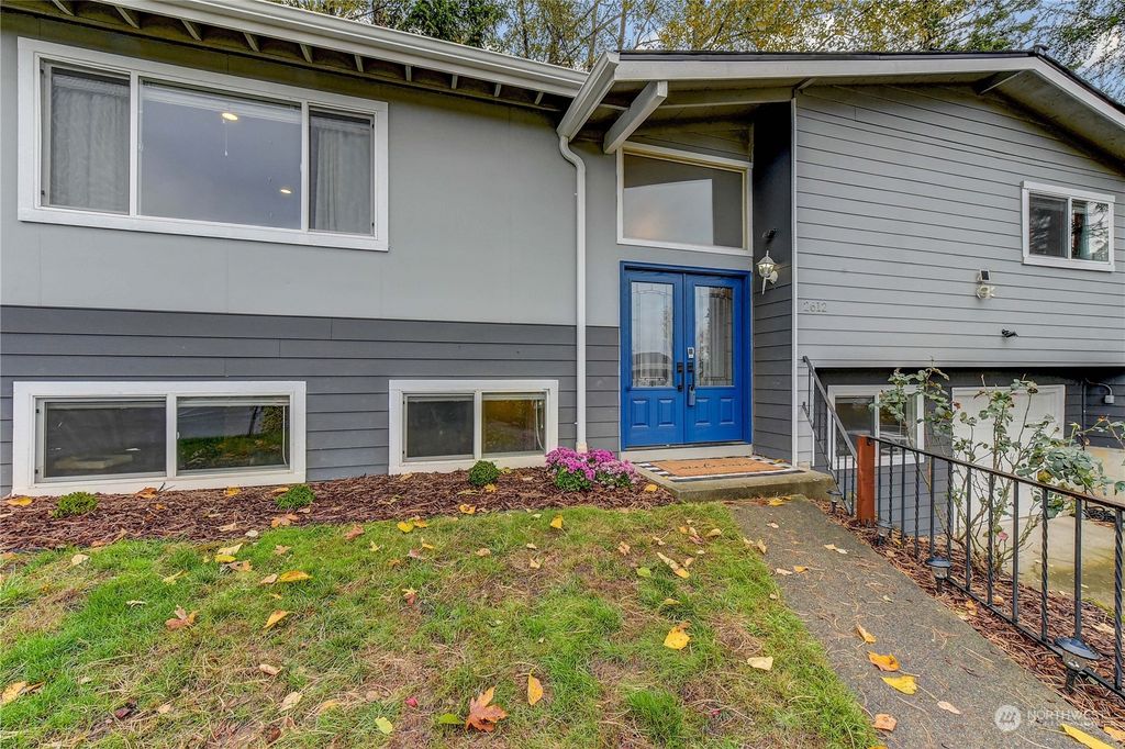 Photo of 2612 Whitworth Court S, Renton, WA 98055 (MLS # 2013630)