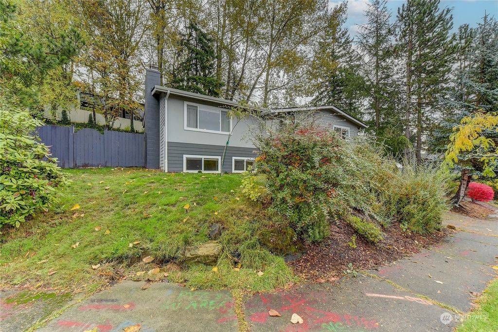 Photo of 2612 Whitworth Court S, Renton, WA 98055 (MLS # 2013630)