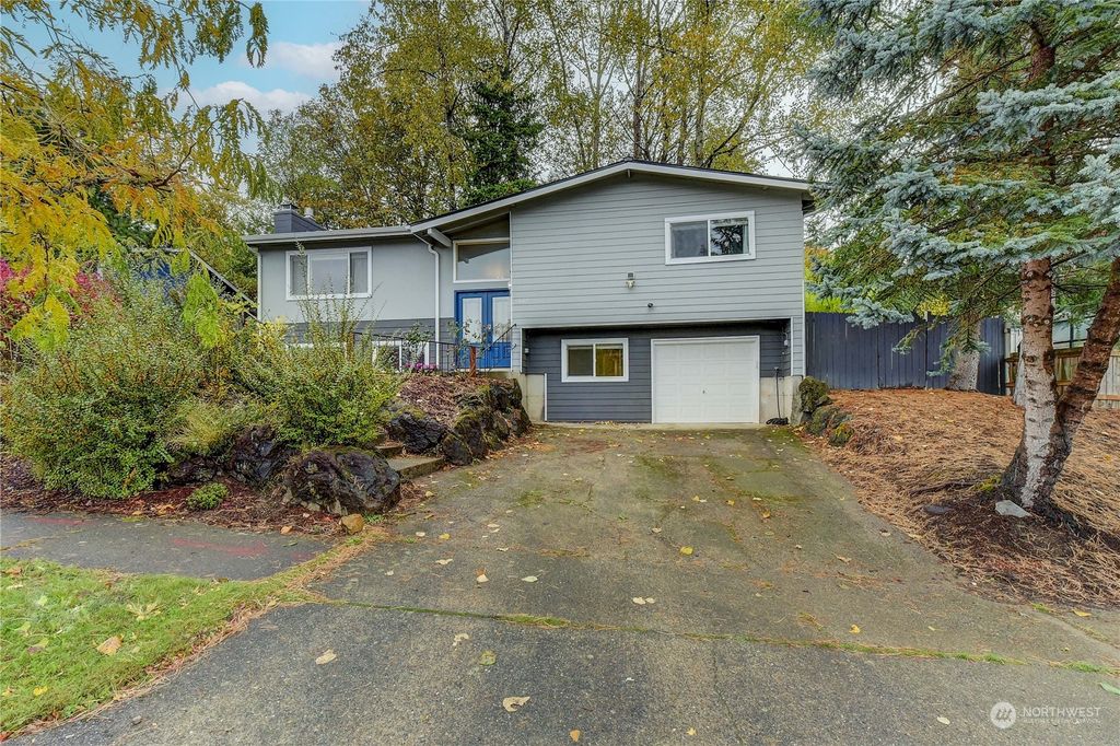 Photo of 2612 Whitworth Court S, Renton, WA 98055 (MLS # 2013630)