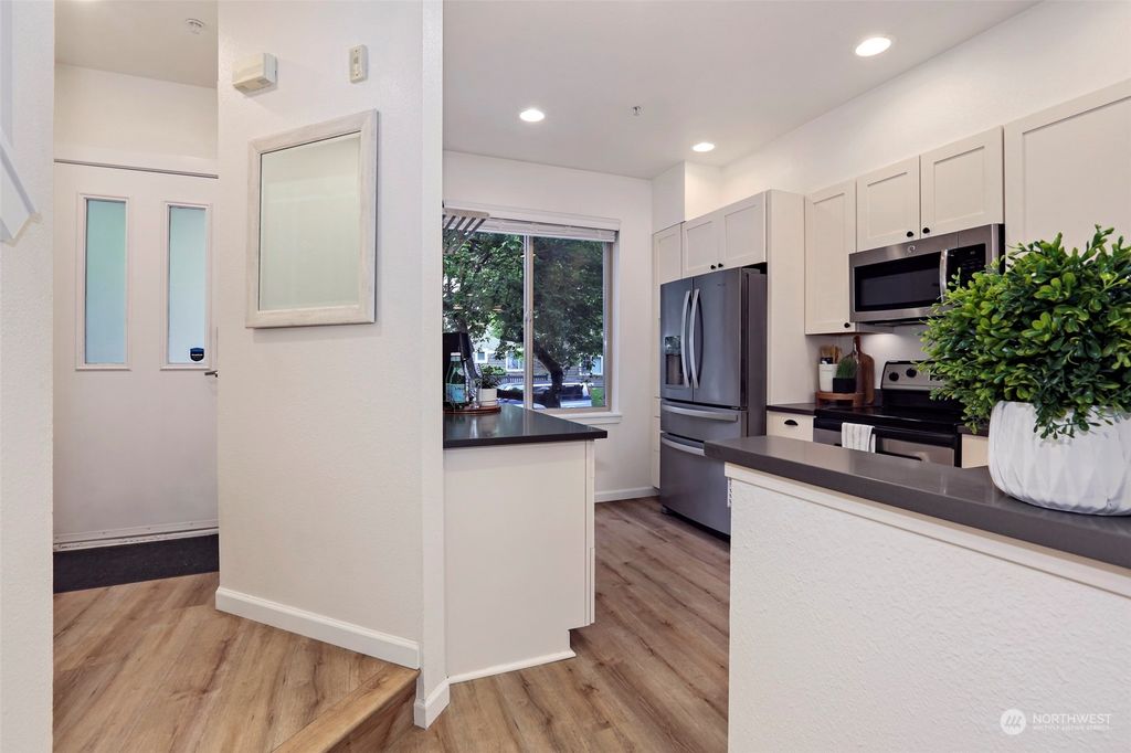 Photo of 436 Shangrila Way NW, Issaquah, WA 98027 (MLS # 2125865)