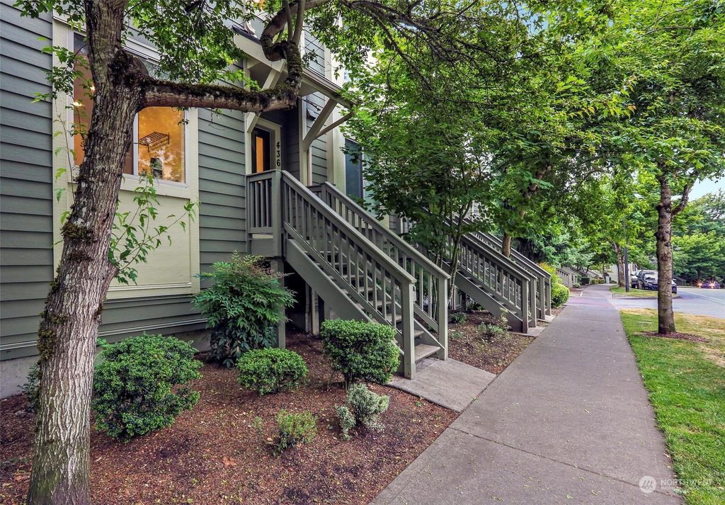 Photo of 436 Shangrila Way NW, Issaquah, WA 98027 (MLS # 2125865)