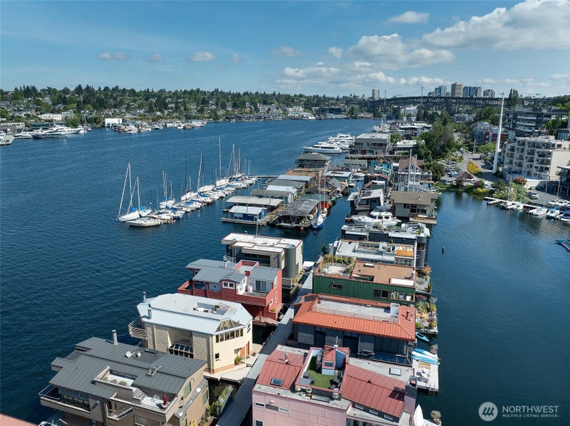 10 E Roanoke Street 8