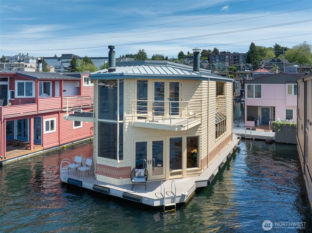 Photo of 10 E Roanoke Street #8, Seattle, WA 98102 (MLS # 2526107)