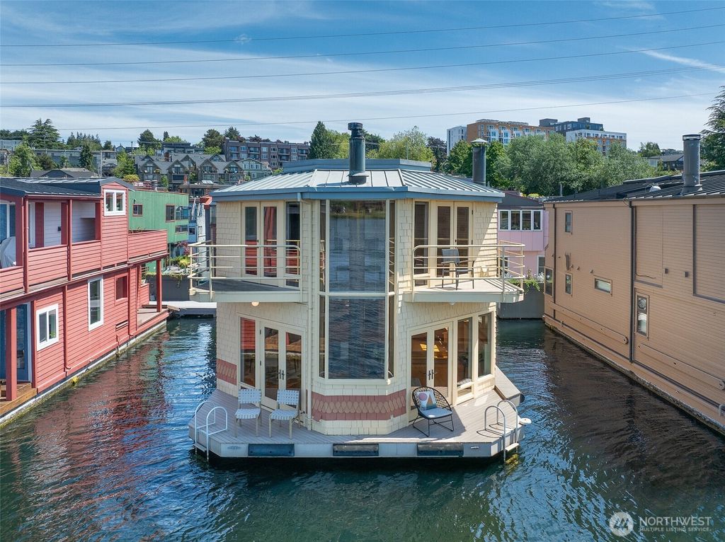 Photo of 10 E Roanoke Street #8, Seattle, WA 98102 (MLS # 2526107)