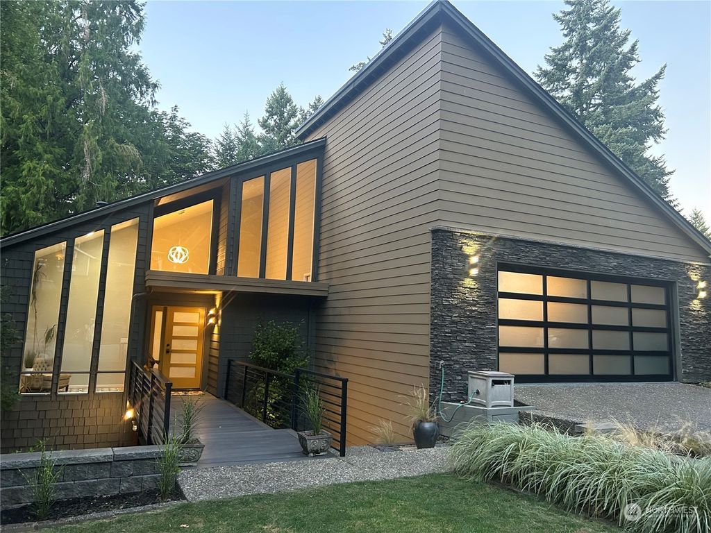 Photo of 17428 NE 31st Court, Redmond, WA 98052 (MLS # 2145878)