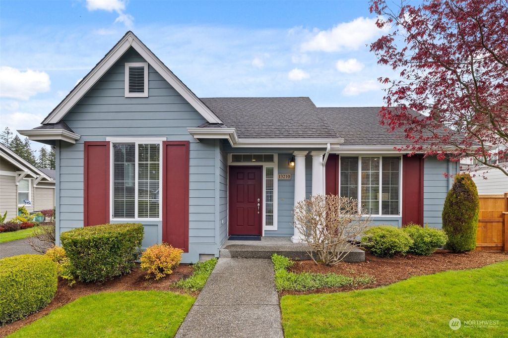 Photo of 13210 Sun Break Way Way NE, Redmond, WA 98053 (MLS # 2223878)