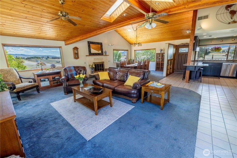 100 Omak Airport Road
