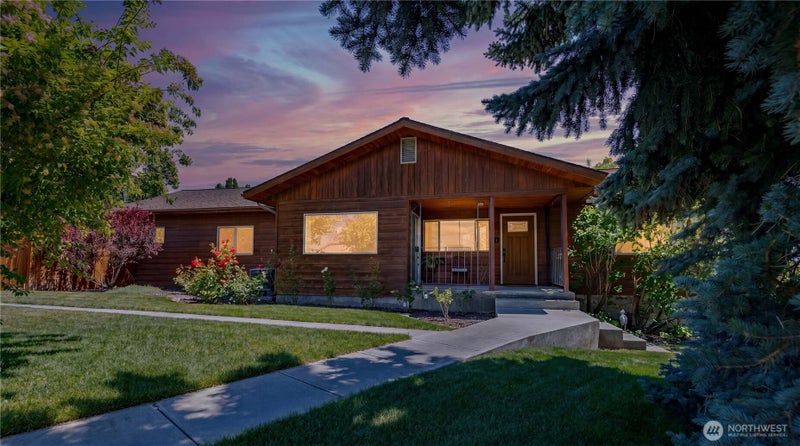 100 Omak Airport Road