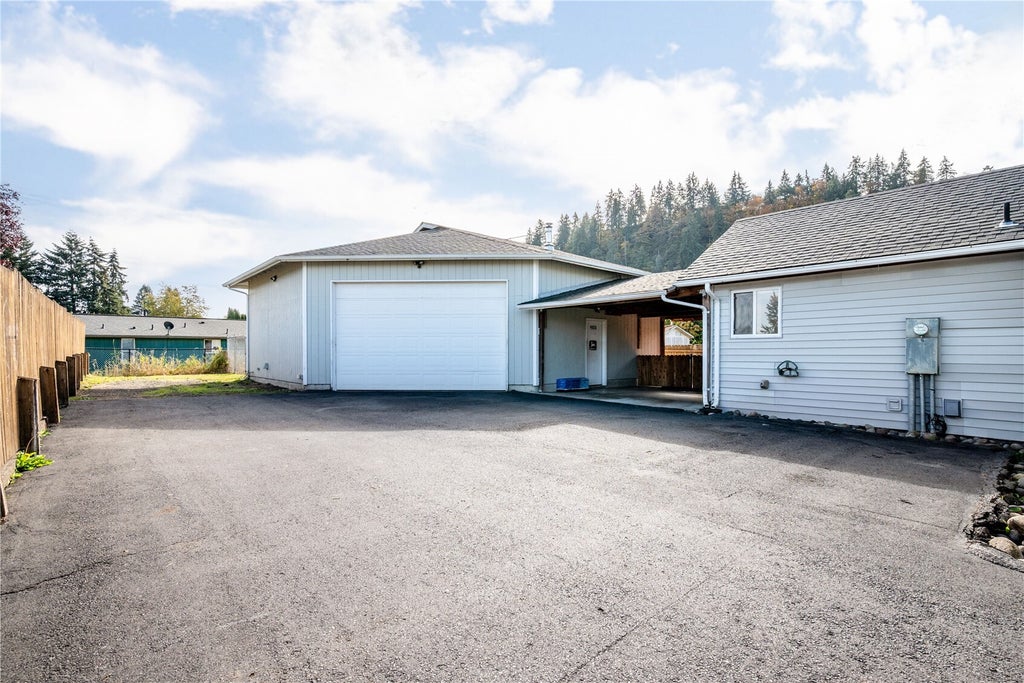 Photo of 2052 40th Avenue, Longview, WA 98632 (MLS # 2597602)