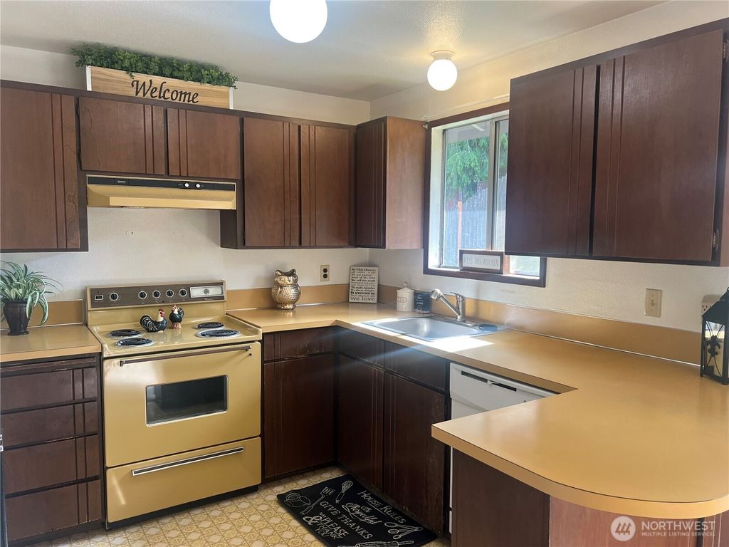 Photo of 29231 20th Way S, Federal Way, WA 98003 (MLS # 2393494)