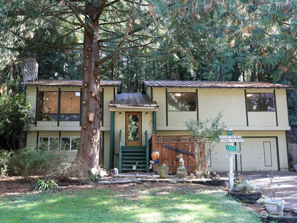 Photo of 200 Mt Pilchuck Avenue SW, Issaquah, WA 98027 (MLS # 2172243)