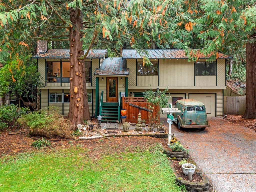 Photo of 200 Mt Pilchuck Avenue SW, Issaquah, WA 98027 (MLS # 2172243)