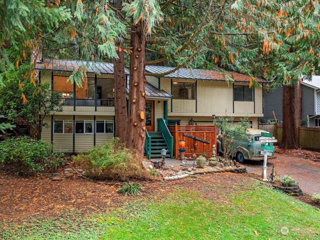 Photo of 200 Mt Pilchuck Avenue SW, Issaquah, WA 98027 (MLS # 2172243)
