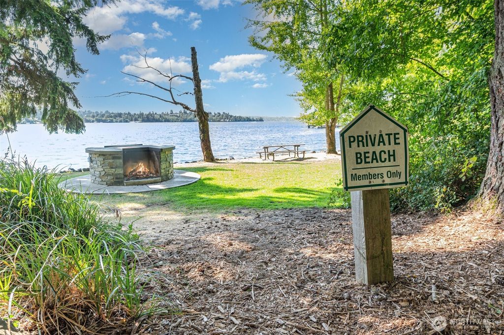Photo of 2705 107th Avenue SE, Beaux Arts, WA 98004 (MLS # 2418514)