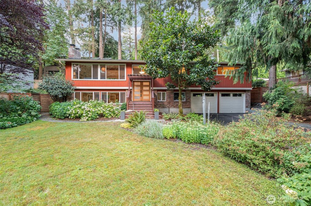 Photo of 2705 107th Avenue SE, Beaux Arts, WA 98004 (MLS # 2418514)