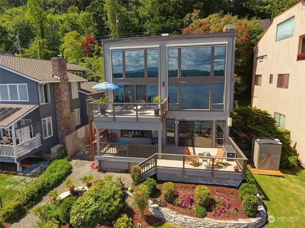 Photo of 1120 W Lake Sammamish Parkway NE, Bellevue, WA 98008 (MLS # 2228085)