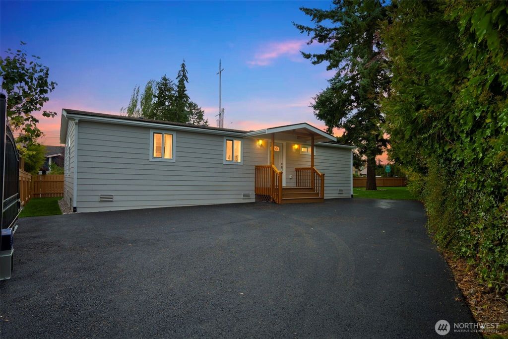 Photo of 1815 Casino Road W, Everett, WA 98204 (MLS # 2454916)