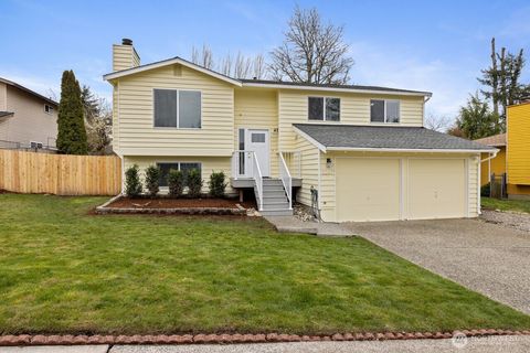 Photo of 3207 SE 19th Court, Renton, WA 98058 (MLS # 2504333)