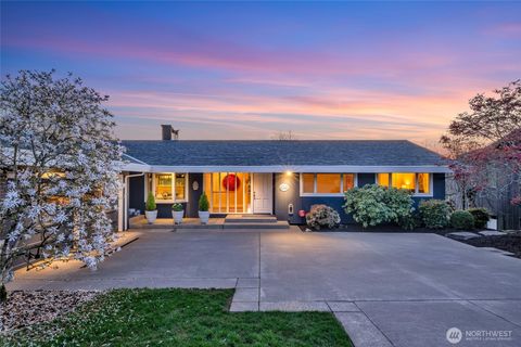 Photo of 6749 82nd Avenue SE, Mercer Island, WA 98040 (MLS # 2510404)