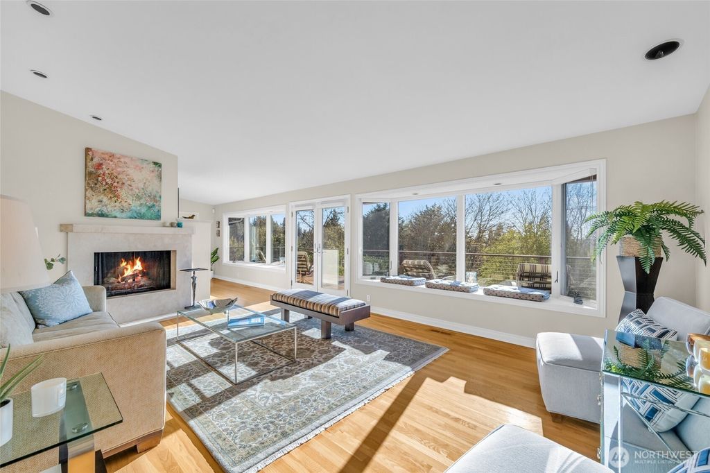 Photo of 6749 82nd Avenue SE, Mercer Island, WA 98040 (MLS # 2510404)