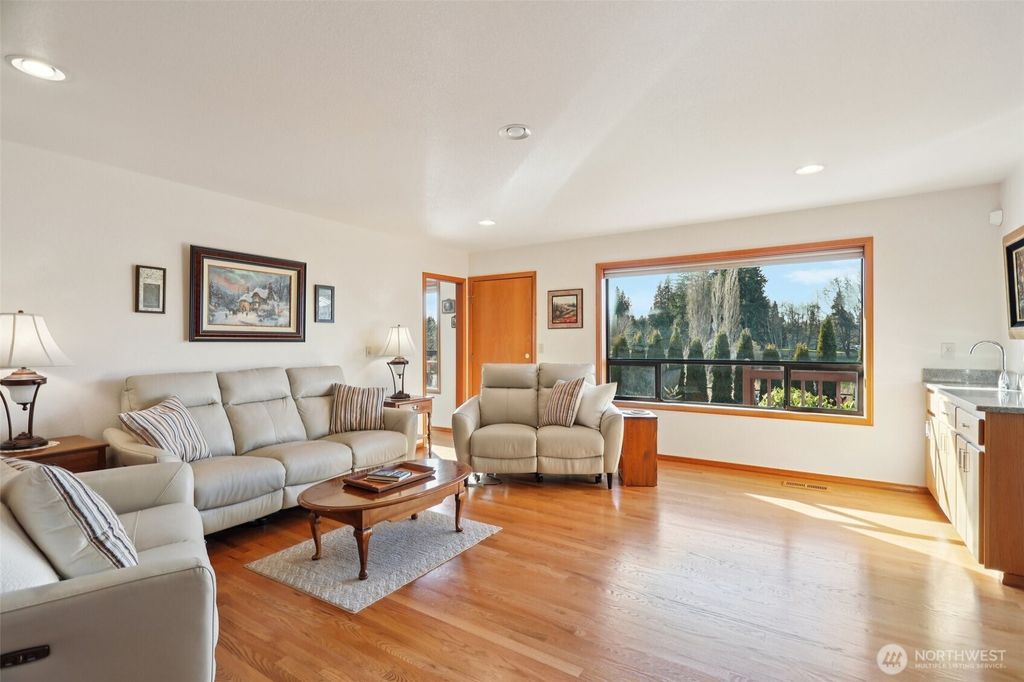 Photo of 2910 13th Street SW, Puyallup, WA 98373 (MLS # 2478556)