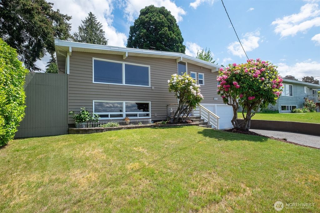Photo of 25718 16th Avenue S, Des Moines, WA 98198 (MLS # 2378858)